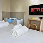 Suiteheart Private Jacuzzi